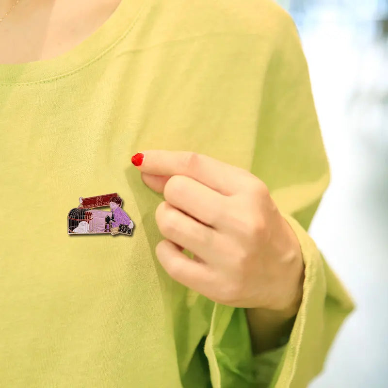 Wizarding World Train Platform Baggage Brooch - Image 5