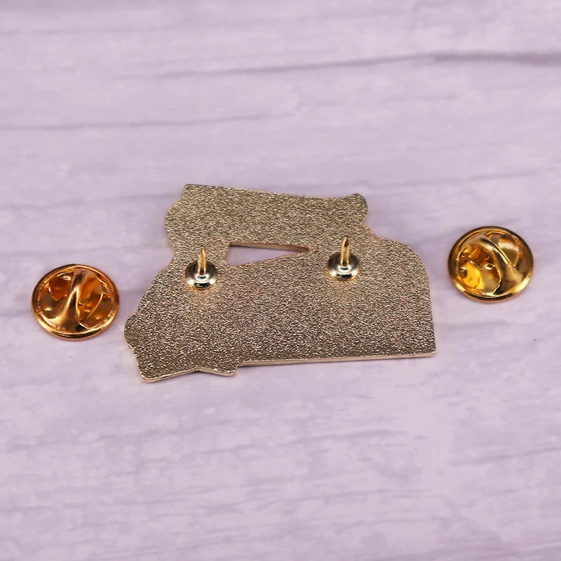 Wizarding World Train Platform Baggage Brooch - Image 2