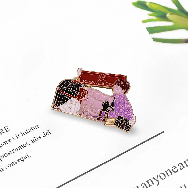 Wizarding World Train Platform Baggage Brooch - Image 6